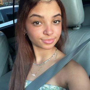 Meet your Posher, Mia